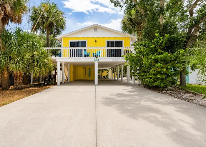 Walk To Beach, Bars, And Restaurants Nearby * Clearwater Beach