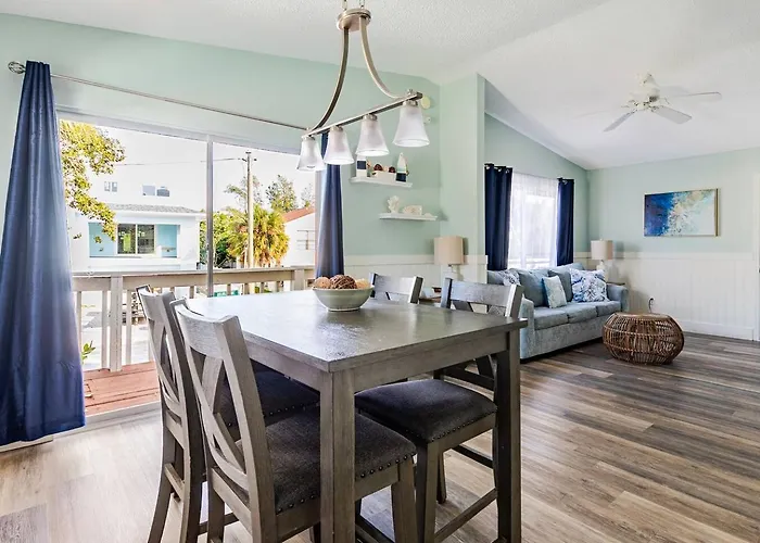 Apartment Walk To Beach, Bars, And Restaurants Nearby Clearwater Beach