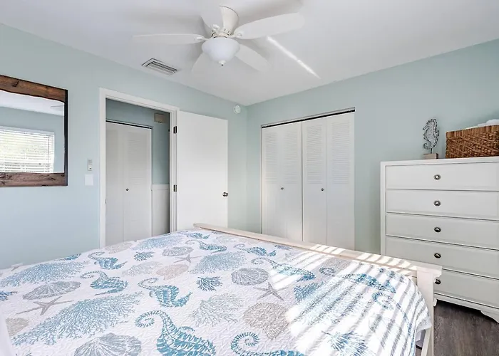 Apartment Walk To Beach, Bars, And Restaurants Nearby Clearwater Beach