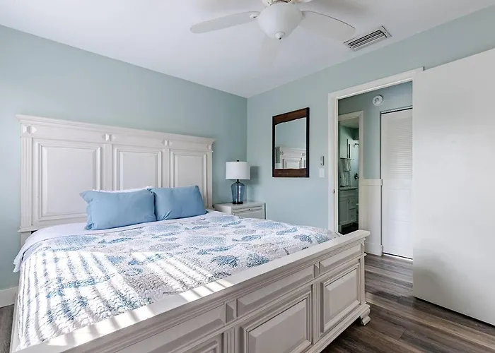 Walk To Beach, Bars, And Restaurants Nearby * Clearwater Beach