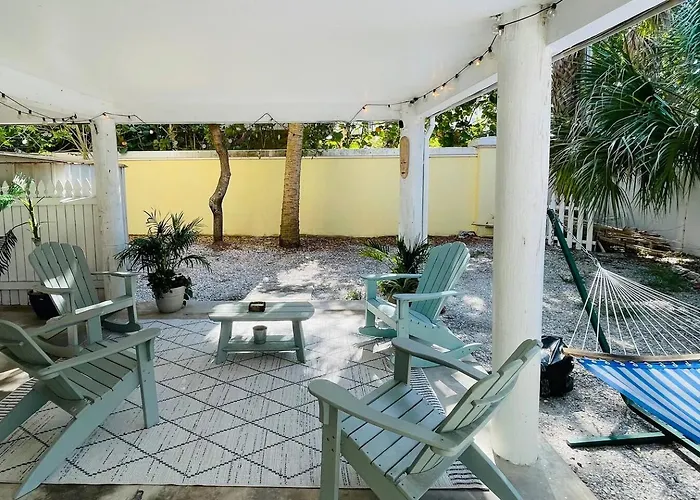 Walk To Beach, Bars, And Restaurants Nearby Apartment Clearwater Beach