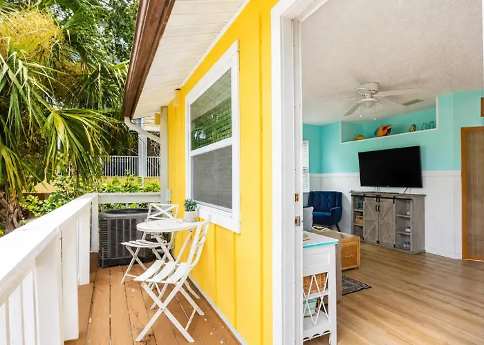 Walk To Beach, Bars, And Restaurants Nearby * Clearwater Beach