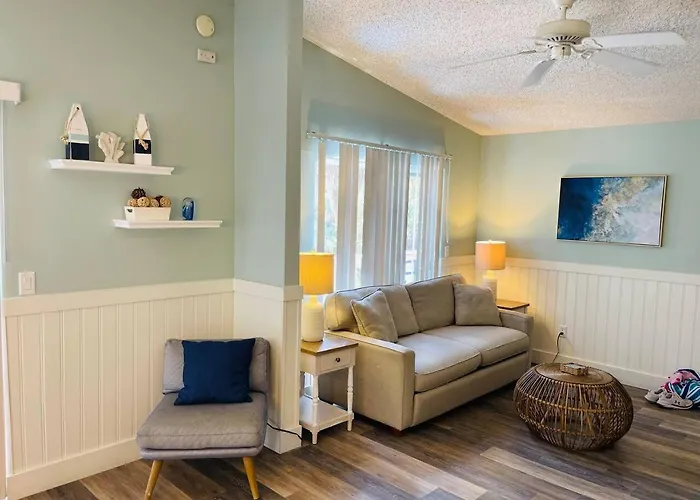 Walk To Beach, Bars, And Restaurants Nearby * Clearwater Beach
