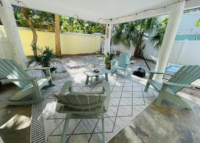 Apartment Walk To Beach, Bars, And Restaurants Nearby Clearwater Beach