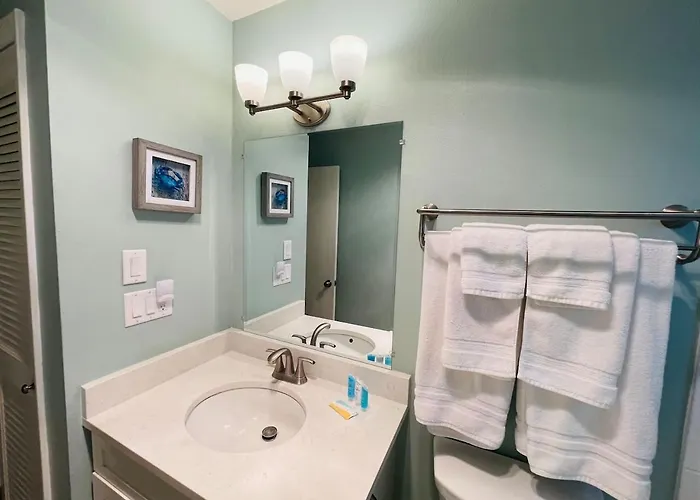 Walk To Beach, Bars, And Restaurants Nearby Apartment