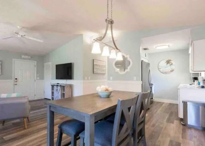 Walk To Beach, Bars, And Restaurants Nearby Clearwater Beach