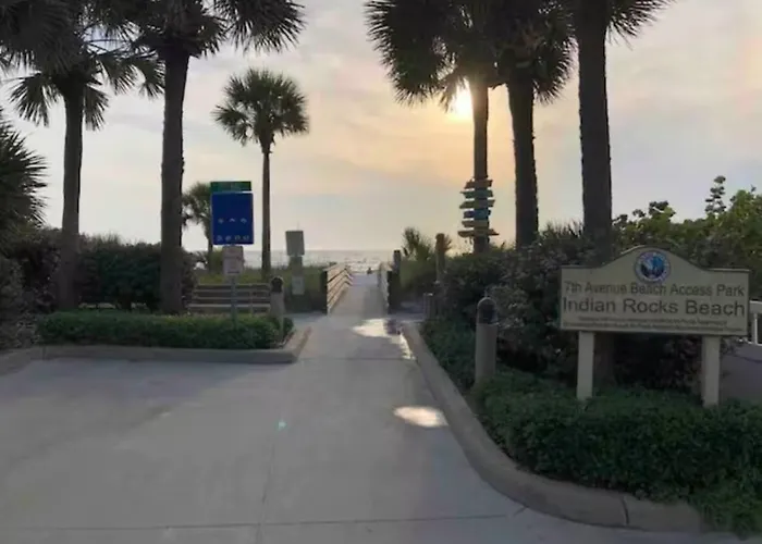 Walk To Beach, Bars, And Restaurants Nearby Apartment *